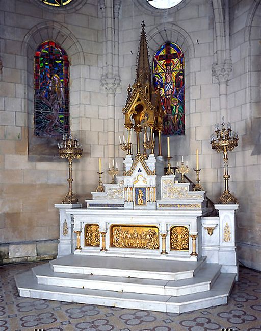Maître-autel, de style néo-gothique
