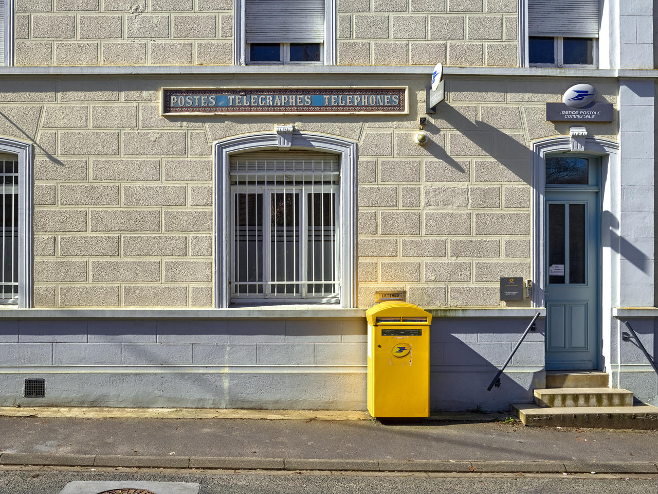 Ancienne ferme puis poste, actuellement médiathèque