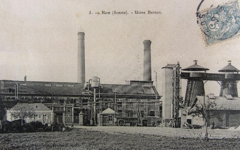 Ancienne sucrerie Bernot, puis Société Industrielle et Agricole de la Somme (SIAS), devenue usine de produits chimiques SICAC, puis Evonik-REXIM