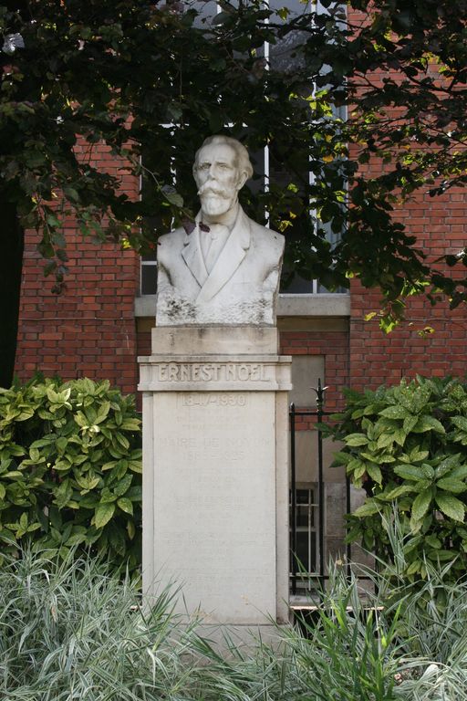 Monument à Ernest Noël (buste)