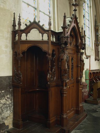 Confessionnal et deux statuettes : saint François Xavier, Moïse