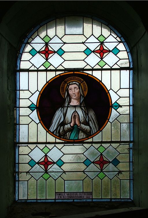 Ensemble de cinq verrières figurées décoratives : IHS, le Christ du Sacré-Coeur, la Vierge de Lourdes, Sainte Thérèse, Sainte Jeanne d'Arc (baies 0 à 4)