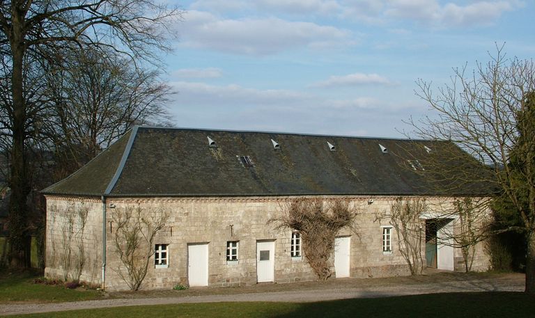 Communs, dépendances et ferme du château