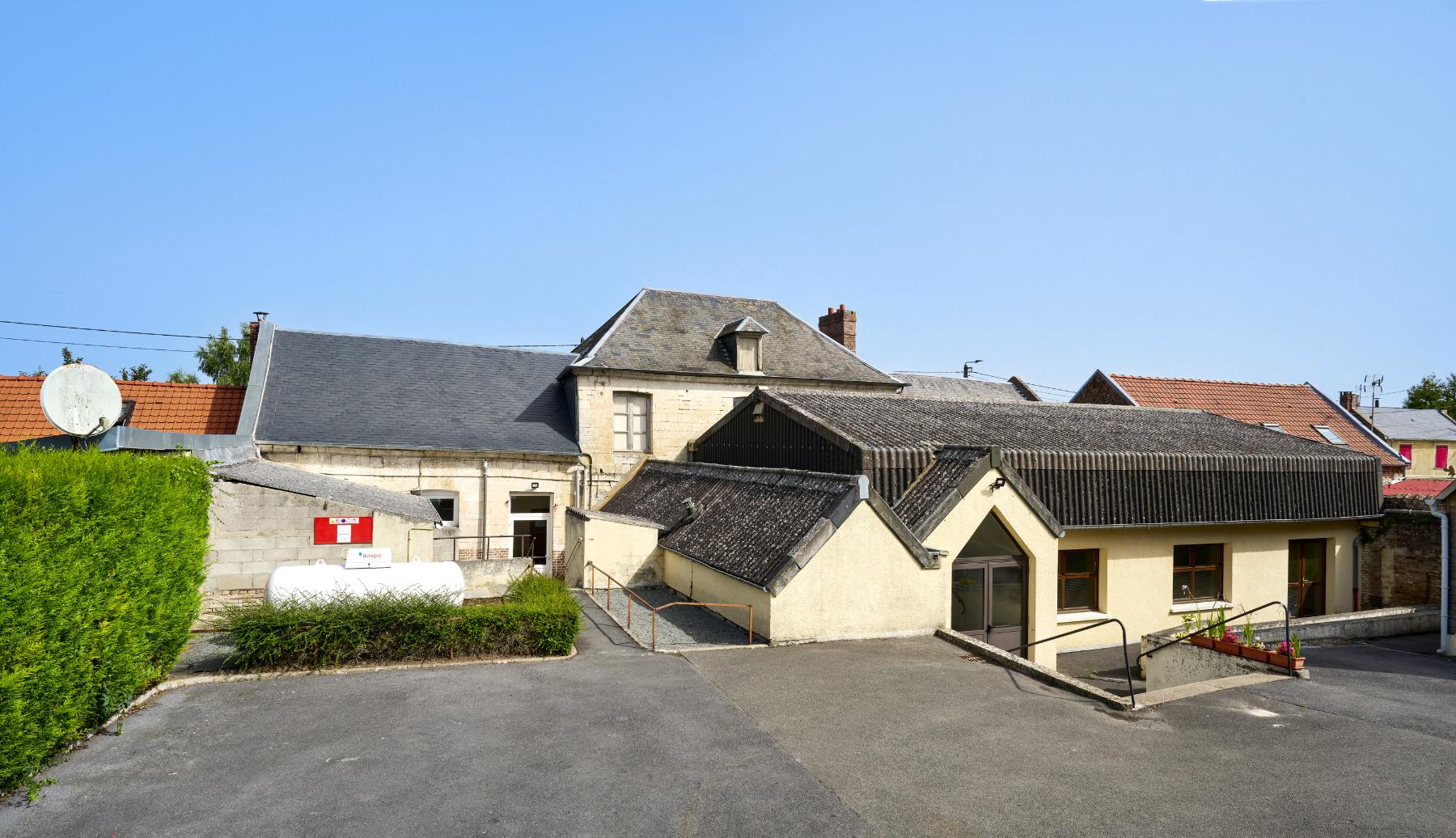 Ancien presbytère et école primaire des filles, aujourd'hui salle des fêtes