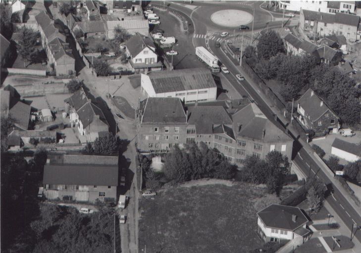 Ancien moulin à farine Toutevoye, devenu fromagerie industrielle Brand, puis Charles Gervais, puis usine de verres optiques de la Société d´optique et de lunetterie de l´Oise