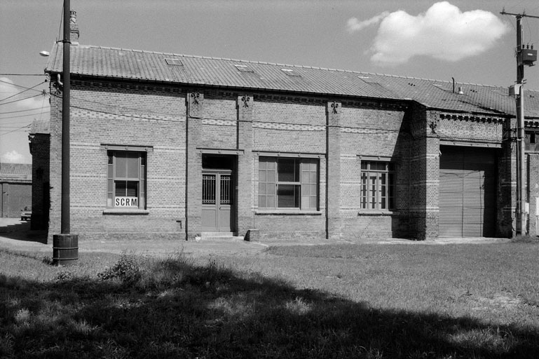 Ancienne filature Vve Dieu, puis carderie-filature Galland, puis tissage Bloch Meyer et Cie, puis filatures de Daours, devenues usine de roulements Rouca, puis usine de construction électrique Sté SCRM