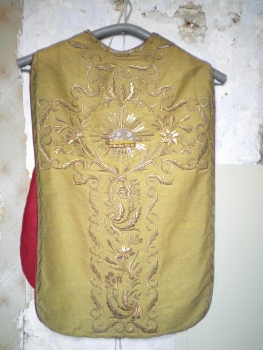 Ensemble : chasuble, étole (ornement doré)