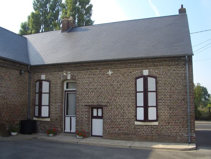 Ancienne ferme avec atelier de menuisier