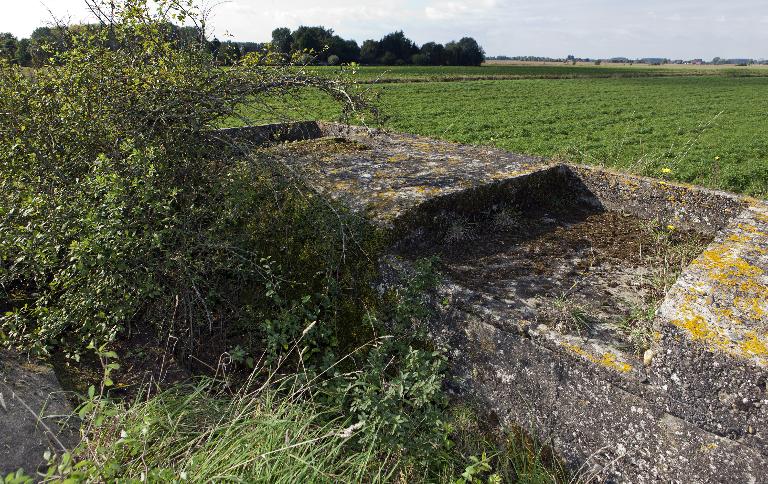 Casemate à personnel et casemate à mitrailleuse 181