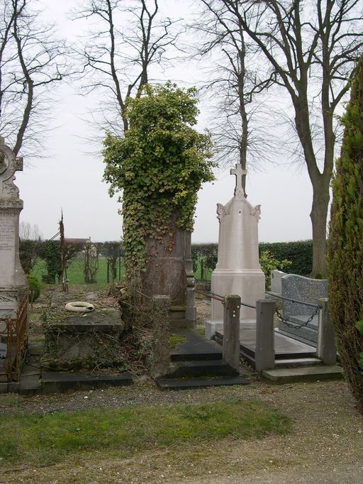 Tombeau (stèle funéraire) de la famille Bouthors-Capel