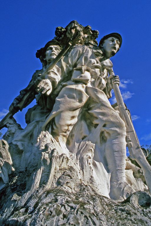 Groupe sculpté (figure colossale) : Les Patrouilleurs