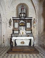 Ensemble du maître-autel (autel tombeau, deux gradins d'autel, retable)