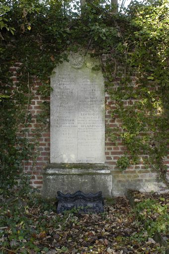 Tombeau (stèle funéraire) de la famille Léchopier-Benoit