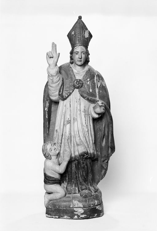 Statue (demi-nature) : saint Médard