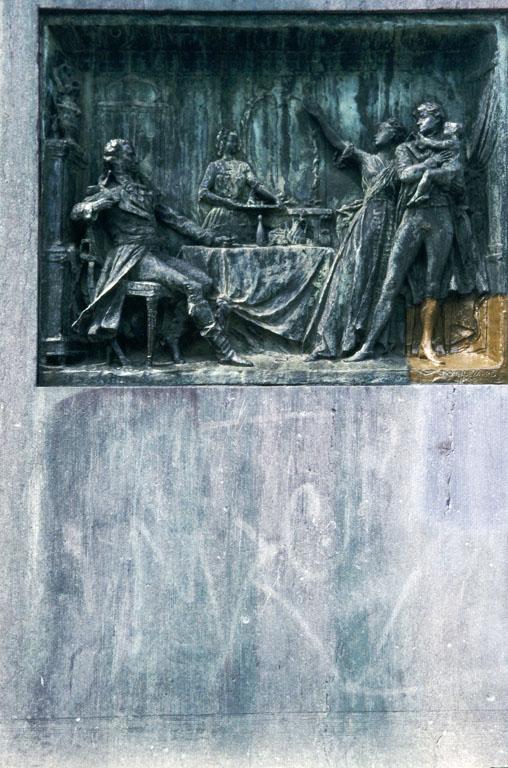 Ensemble de 2 bas-reliefs du monument à Camille Desmoulins : Camille Desmoulins haranguant le peuple au Palais Royal, le 12 juillet 1789 et Le Maréchal Brune chez Camille Desmoulins, le 29 mars 1794