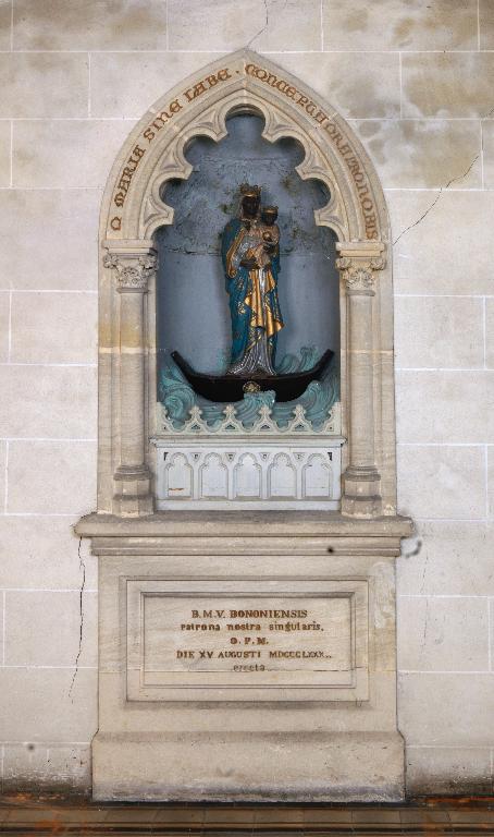 Statue (demi-nature) : Notre-Dame de Boulogne