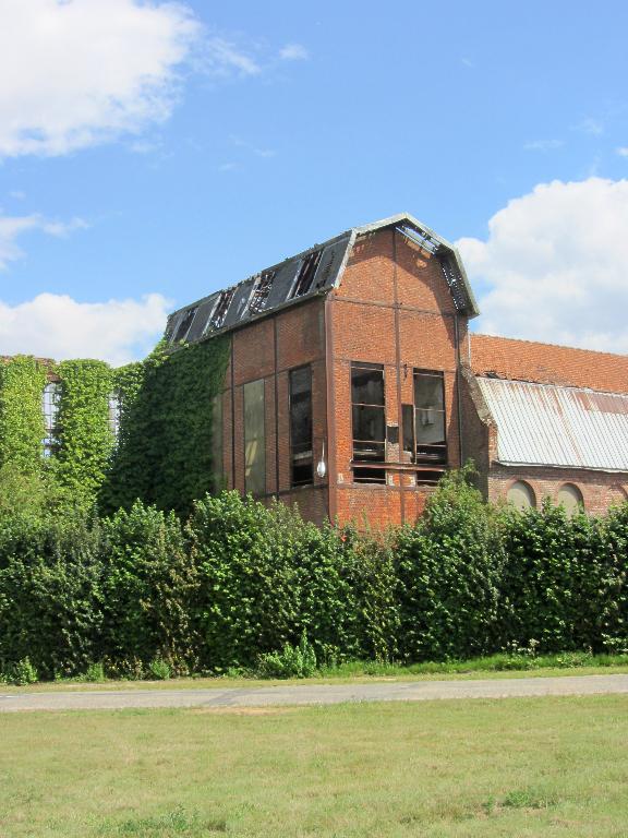Ancienne sucrerie de betteraves de Monchy-Lagache, puis râperie de betteraves de la Compagnie Nouvelle des Sucreries Réunies (C.N.S.R.), devenue usine de matières plastiques Mitry