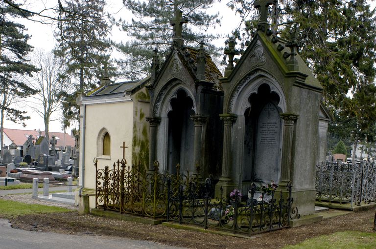 Groupe de deux tombeaux (niche) des Crosnier et des Sebbe