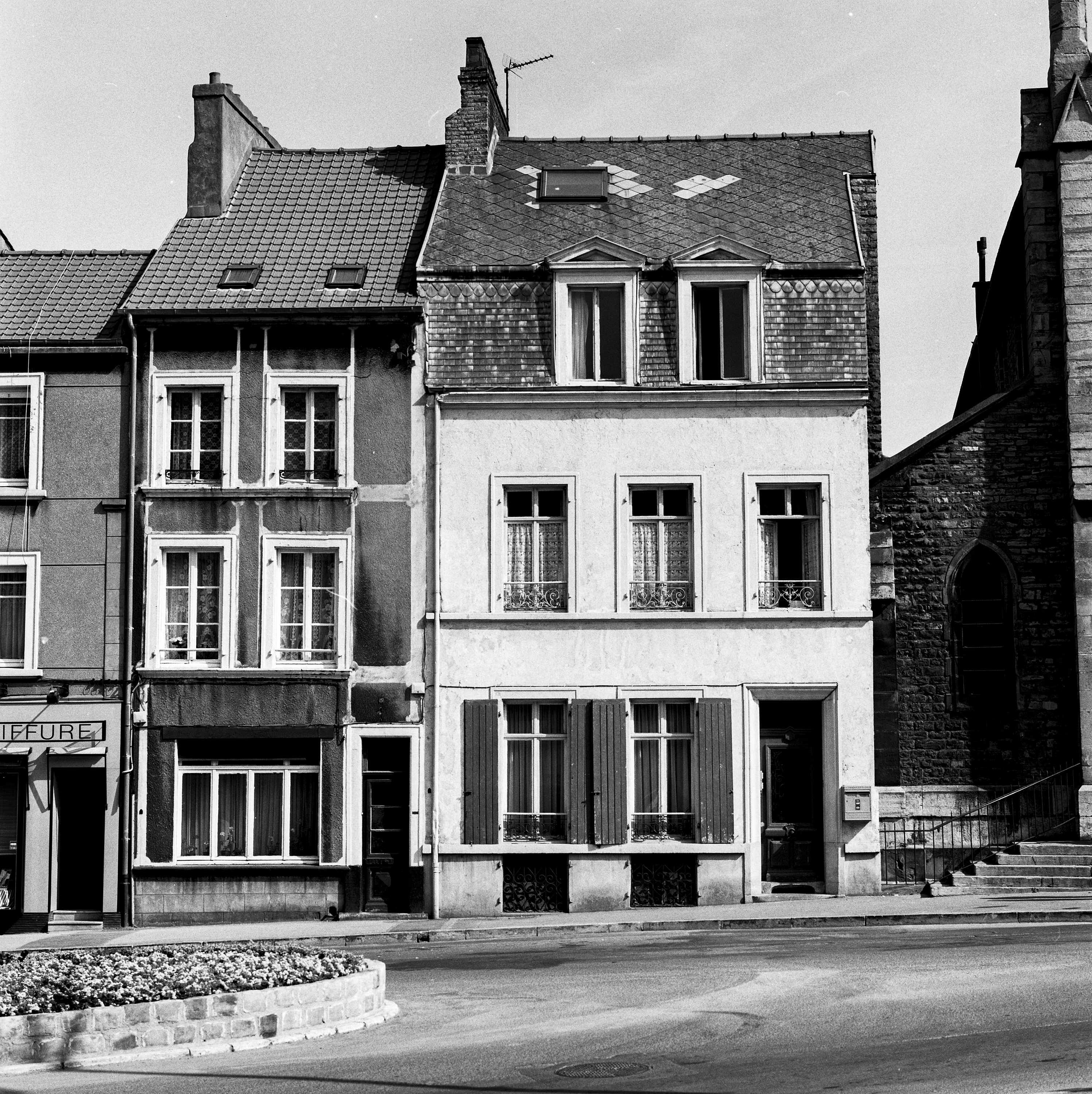 Ancien presbytère, actuellement immeuble à logements