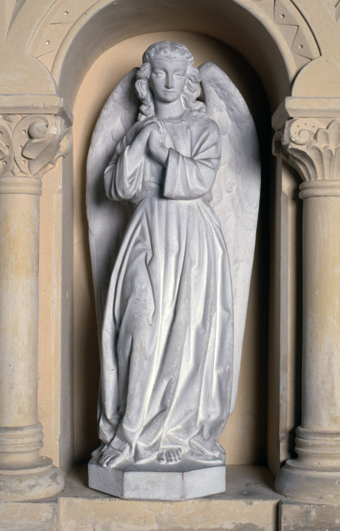 Statuettes du maître-autel (en pendant) : anges adorateurs
