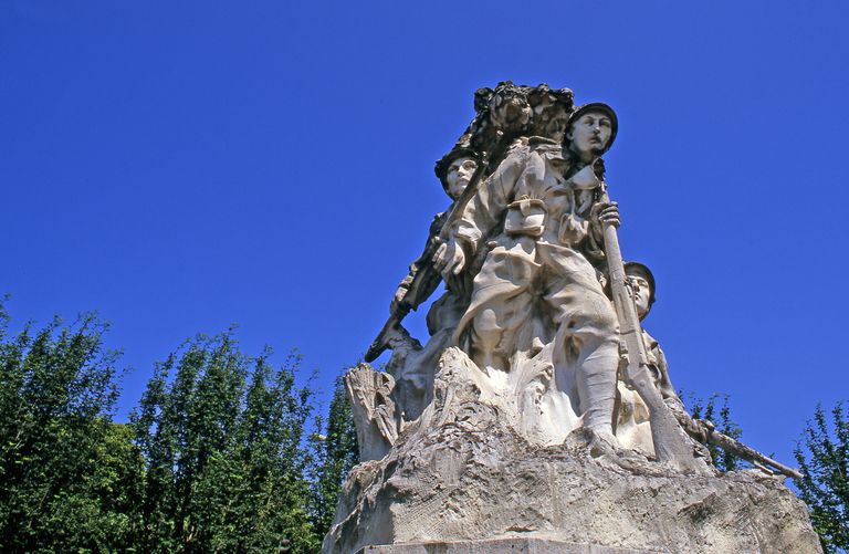 Groupe sculpté (figure colossale) : Les Patrouilleurs