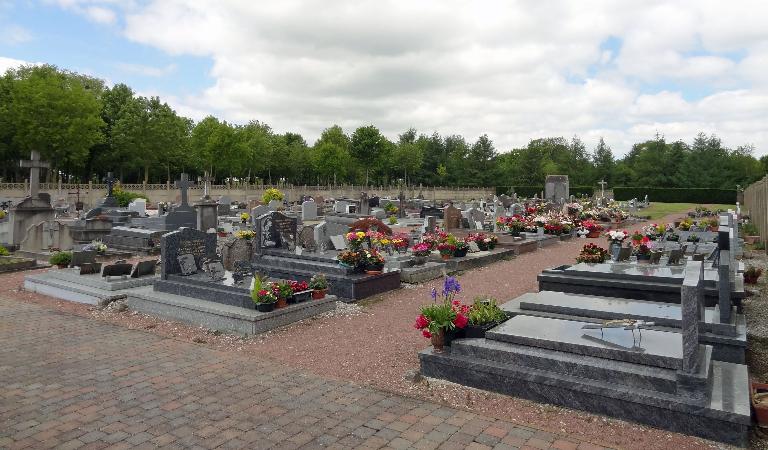 Le cimetière communal de Valines