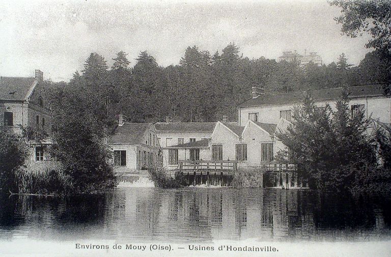 Ancien moulin à foulon et à blé Schillings, puis Gosse de Billy, devenu filature de laine Thiré, puis de Lucay, devenue usine de boutons Trannoy, puis usine de transformation des métaux dite Société des poudres métalliques Doral