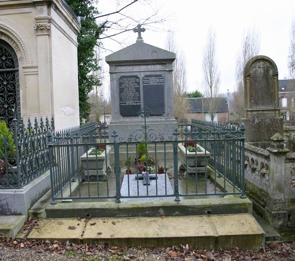 Tombeau (stèle funéraire) de la famille Butard-Delattre