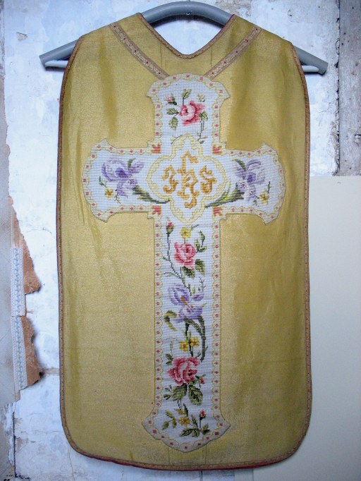 Ensemble : chasuble, étole, manipule, voile de calice (ornement doré, No 1)