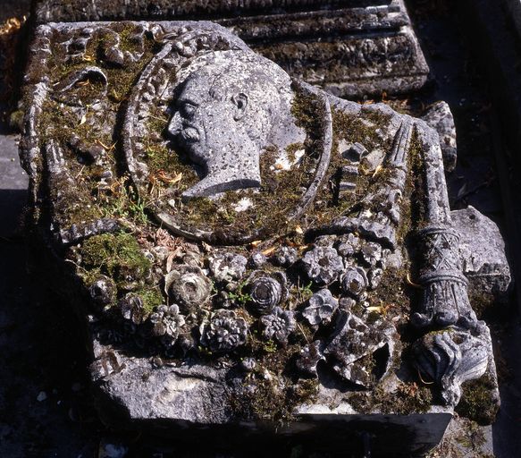 Tombeau (stèle funéraire) de la famille de l'entrepreneur Joseph Galampoix [Galampoix-Ducrocq]