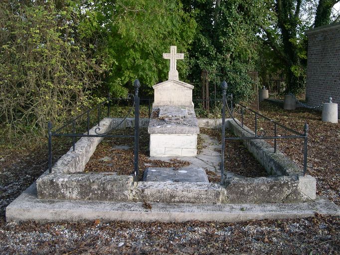 Ancienne église paroissiale et cimetière Notre-Dame-des-Champs ou Sainte-Marie-des-Champs, actuellement cimetière communal de Boves