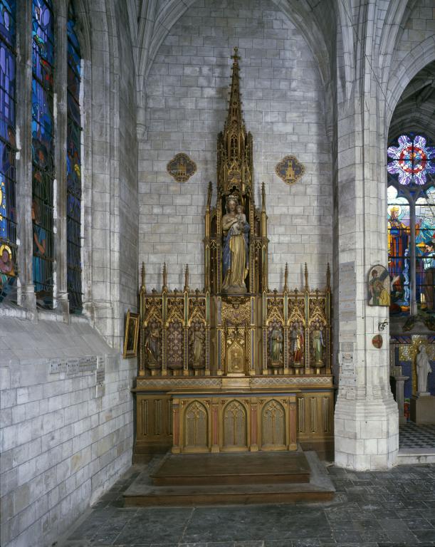 Ensemble de l'autel secondaire néo-gothique de la Vierge