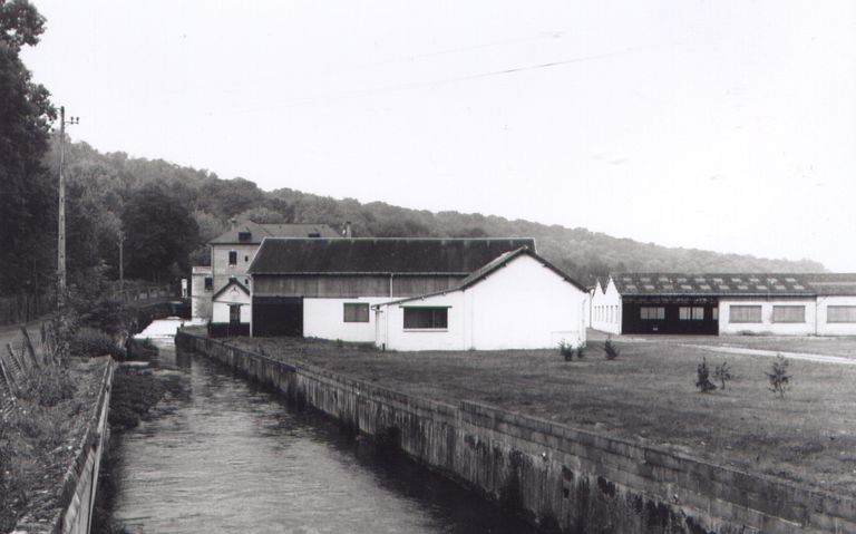 Moulin à blé d'Achy, puis tannerie Lesquandieu, puis scierie Dubus, Bilger, puis Mécabois, devenu logement et entrepôt industriel