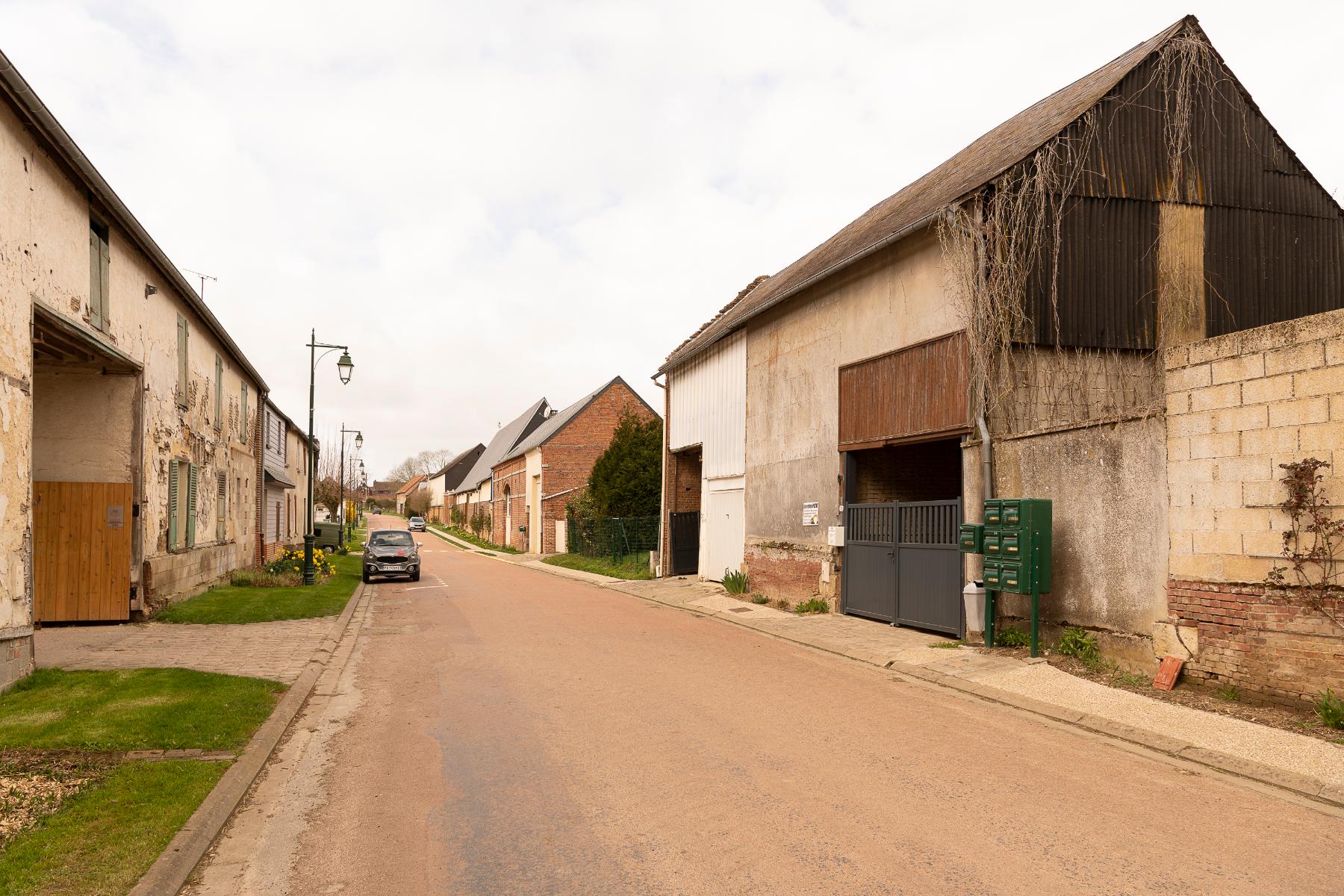 Le village d'Oursel-Maison et le hameau de la Neuve-Rue