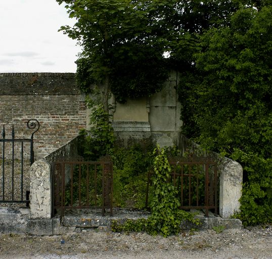 Tombeau (stèle funéraire) des familles Caron-Vitet, Alfred Caron et Lambert-Caron