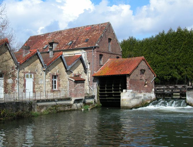 Ancien moulin à blé, puis à foulon, dits Moulin d'Achon, puis Moulin de Saint-Félix, puis brosserie Autin, devenue musée, dit Moulin-Brosserie de Saint-Félix