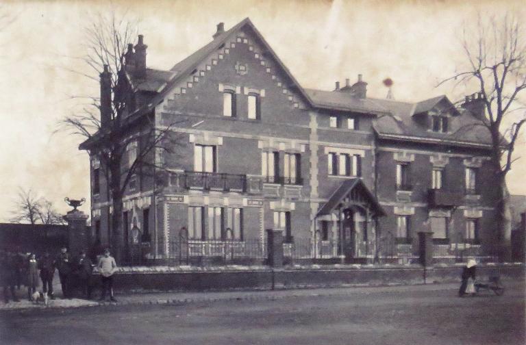 Ancienne villa Grand-Mère, devenue demeure de l'industriel Alfred Maguin, puis d'Abel Maguin, actuelle mairie de Charmes