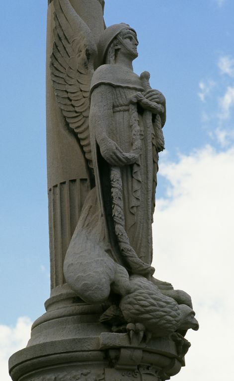 Statue (figure colossale) : La France foulant aux pieds l'aigle germanique