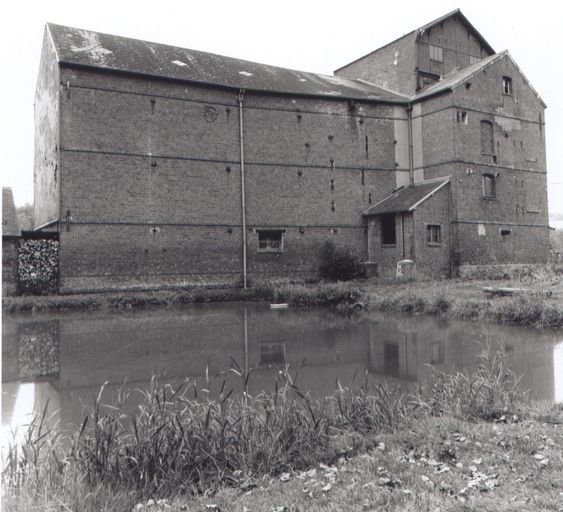Ancien moulin à farine, dit Moulin de Milly, puis minoterie Lecoeur, puis Topin, devenue installation aquicole