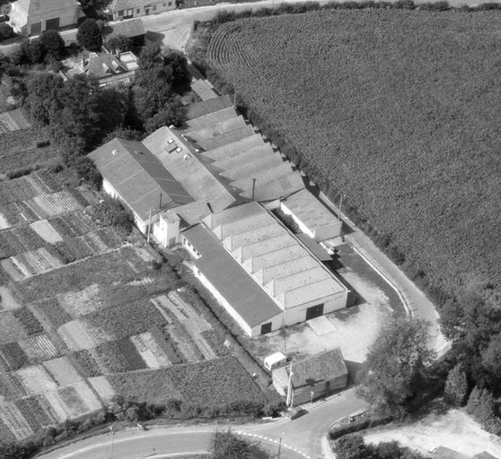 Ancien tissage de jute Darras, puis usine d'habillement dite La Fermeture Ailée, devenue usine de matières plastiques dite Plastidécor