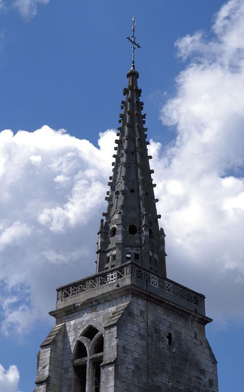 Église paroissiale Saint-Pierre et ancien cimetière de Bouchon