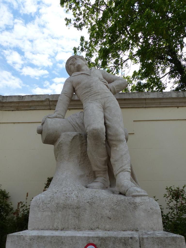Monument à la mémoire du marin Jean Delpas