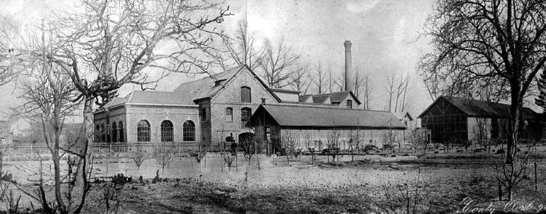 Ancienne usine de papeterie Failliot, devenue usine textile (cordage et effilochage de coton) Abel Valet, puis usine de produits chimiques Philipps Pain, puis SPCI