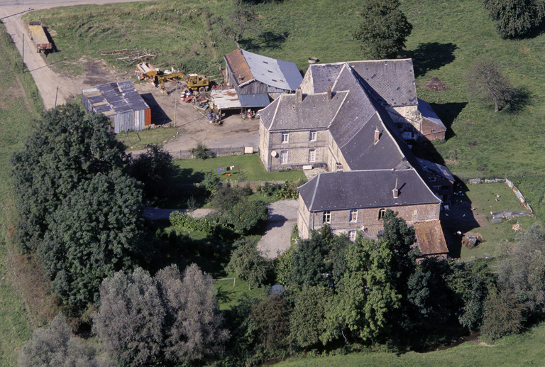 Ancienne abbaye bénédictine Saint-Etienne de Fesmy-le-Sart, puis maison et ferme