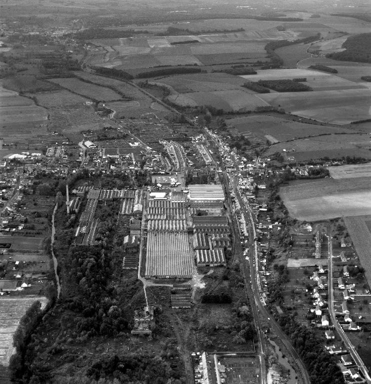 Filature de jute Saint Frères, puis Boussac Saint Frères à Saint-Ouen, devenue corderie, puis usine de fibres artificielles et synthétiques Peaudouce, puis Trioplanex