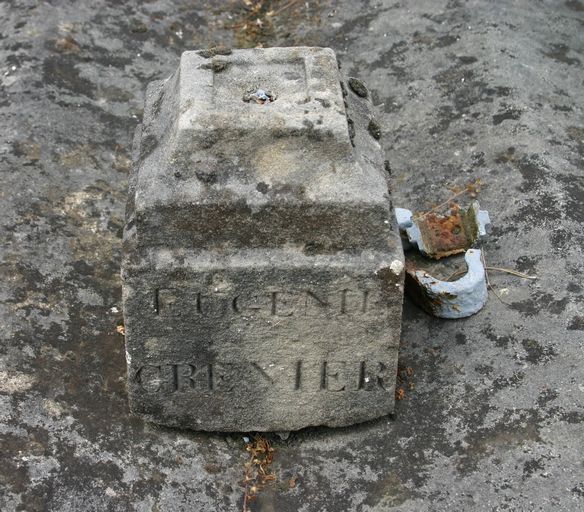 Monument sépulcral des pompiers Eugène Grenier et Emile Bernard