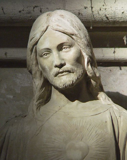 Statue (grandeur nature) : le Christ du Sacré-Coeur