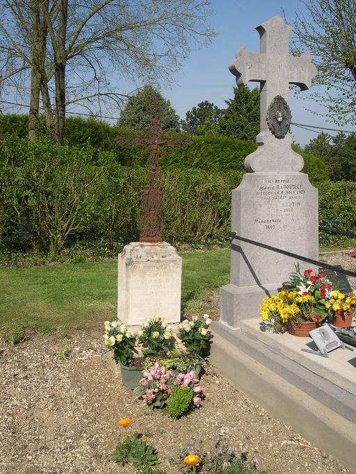 Cimetière communal de Sains-en-Amiénois