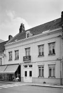 Maison et magasin de commerce, actuellement maison et cabinet médical