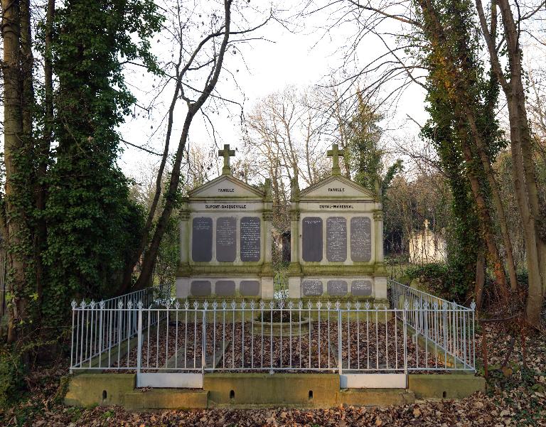Enclos funéraire de la famille Dupont-Bacqueville et de la famille Duval-Maressal (ancien tombeau de Jean-Baptiste Augustin Duval)